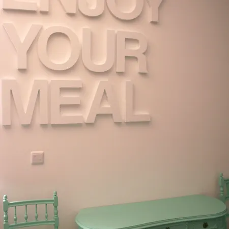 2300 Thomar بيت شباب *