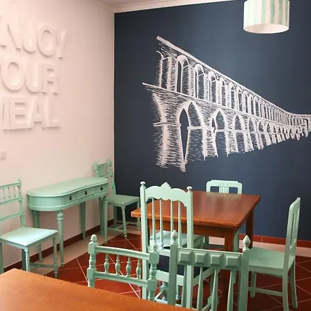 بيت شباب 2300 Thomar