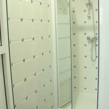 2300 Thomar بيت شباب *