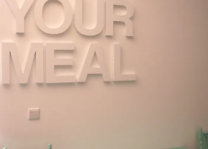 2300 Thomar Hostel *