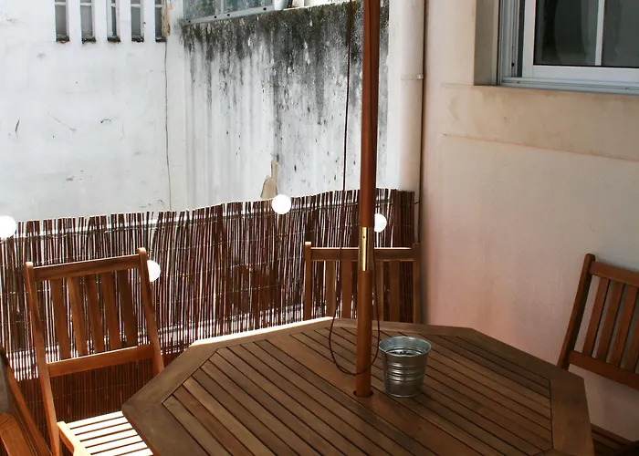 2300 Thomar Hostel *